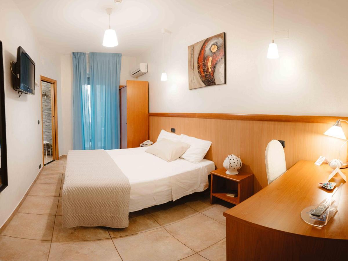 Accord Le Rose Hotel Palagiano Exterior photo